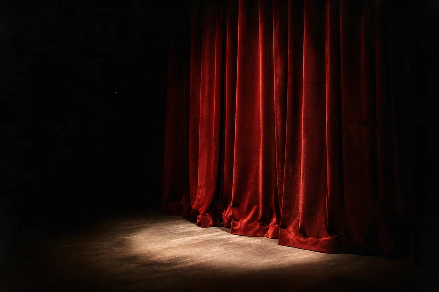 RED CURTAIN — AI 생성 예시 이미지